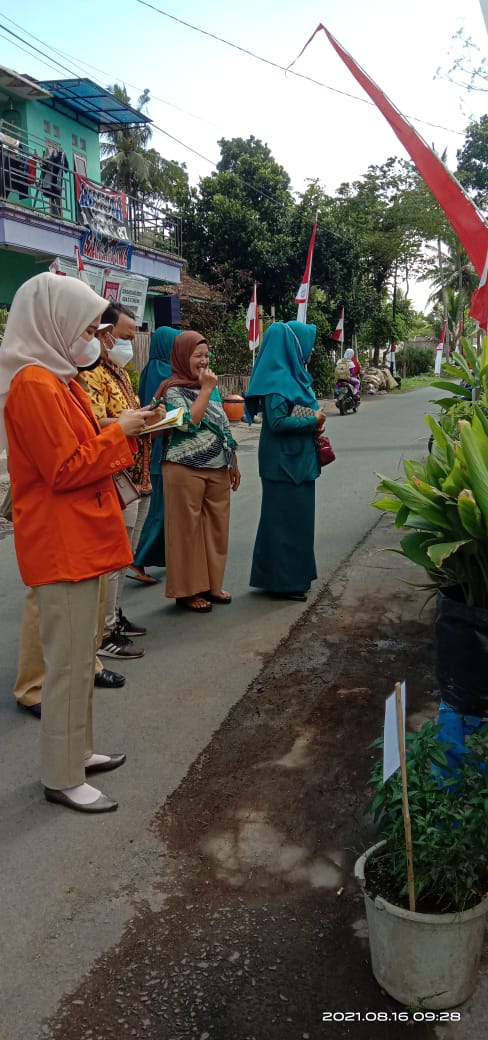 Peringati Kemerdekaan Indonesia ke-76 PKK Desa Talok Gandeng STIKes Kepanjen Adakan lomba TOGA dan Lingkungan Sehat (4)